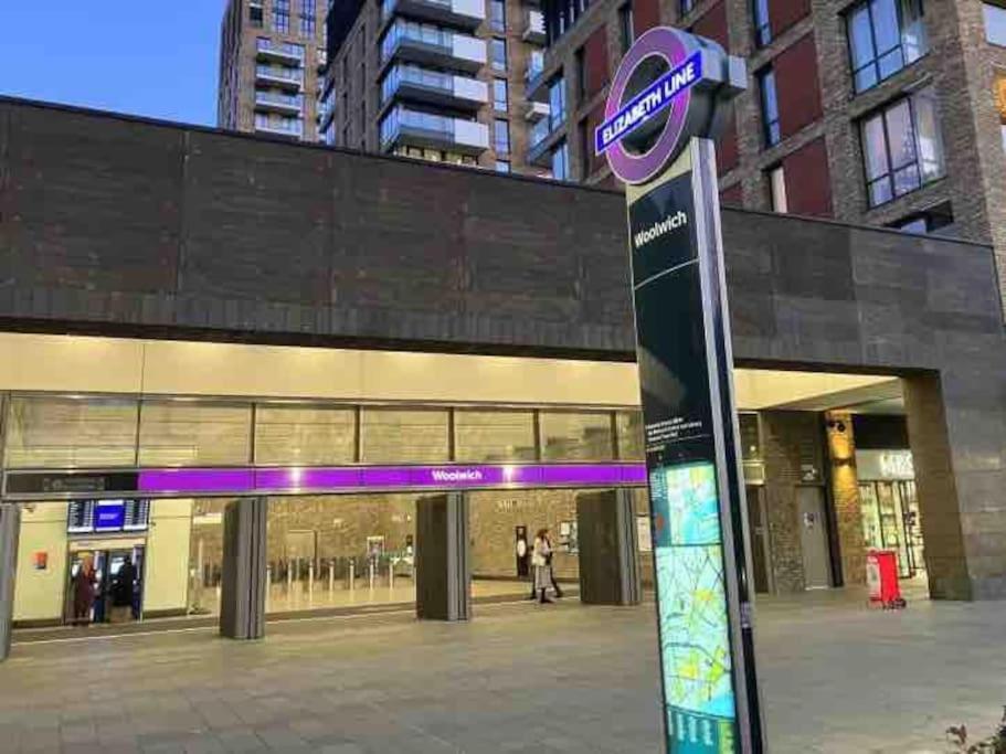 Spacious 2 Bed Flat Next To Elizabeth Line Londra