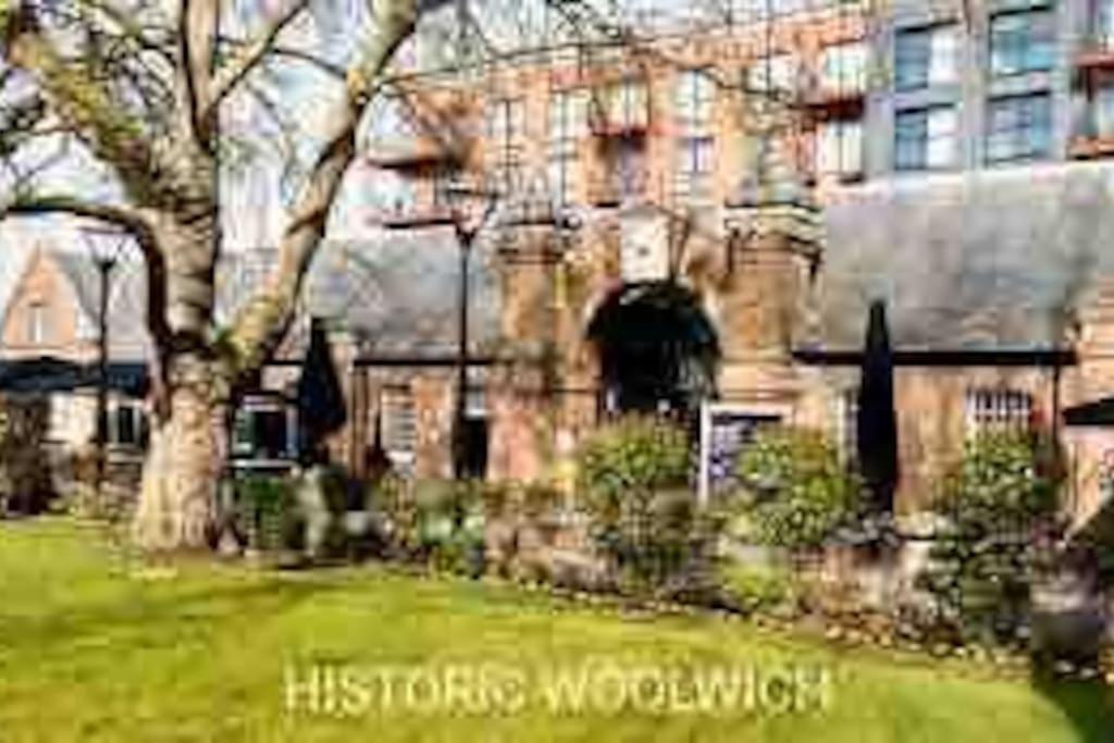 Spacious 2 Bed Flat Next To Elizabeth Line Londra
