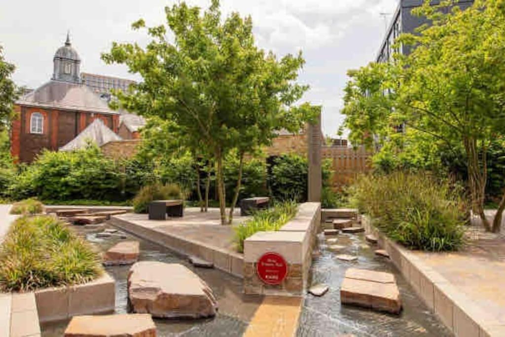 Spacious 2 Bed Flat Next To Elizabeth Line Appartamento Londra