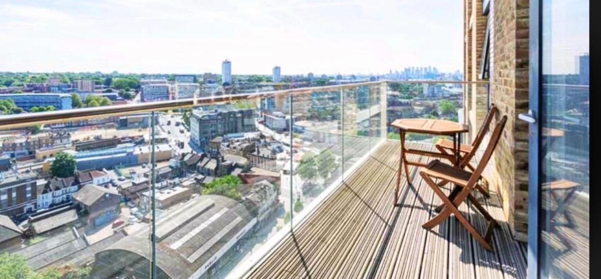 Spacious 2 Bed Flat Next To Elizabeth Line Appartamento