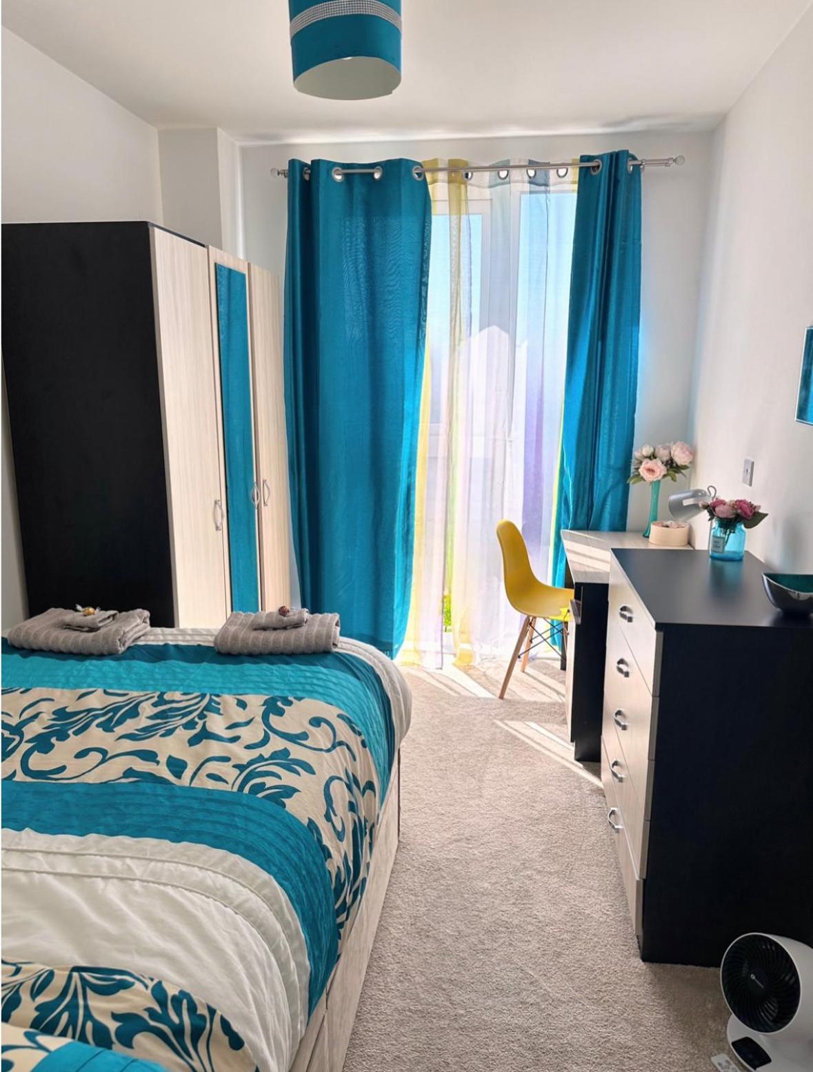 Spacious 2 Bed Flat Next To Elizabeth Line Appartamento *