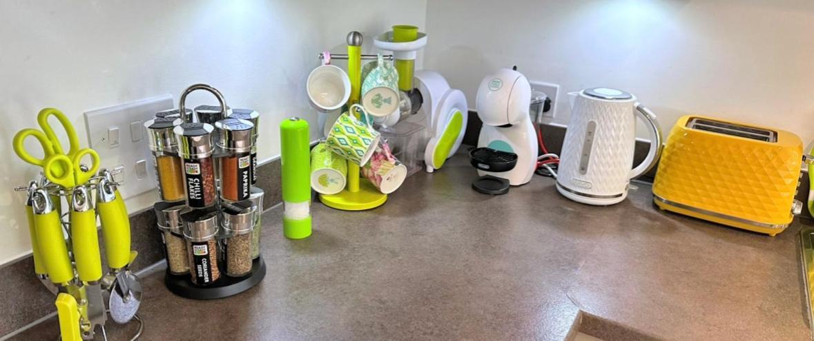 Spacious 2 Bed Flat Next To Elizabeth Line Appartamento