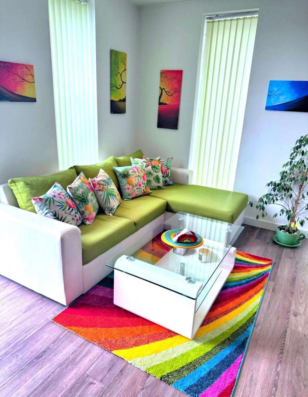 Spacious 2 Bed Flat Next To Elizabeth Line Apartment London