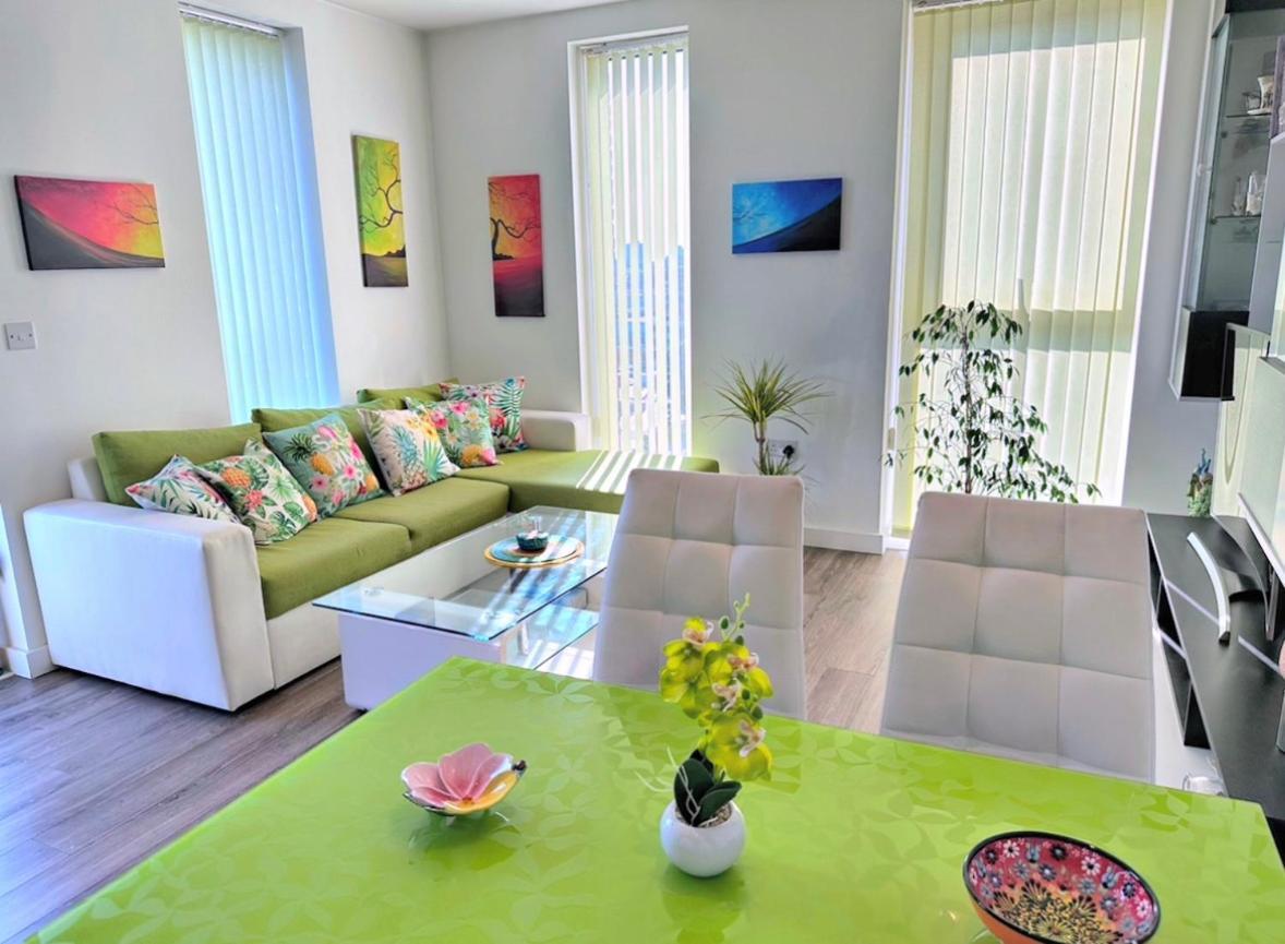 Appartamento Spacious 2 Bed Flat Next To Elizabeth Line Londra