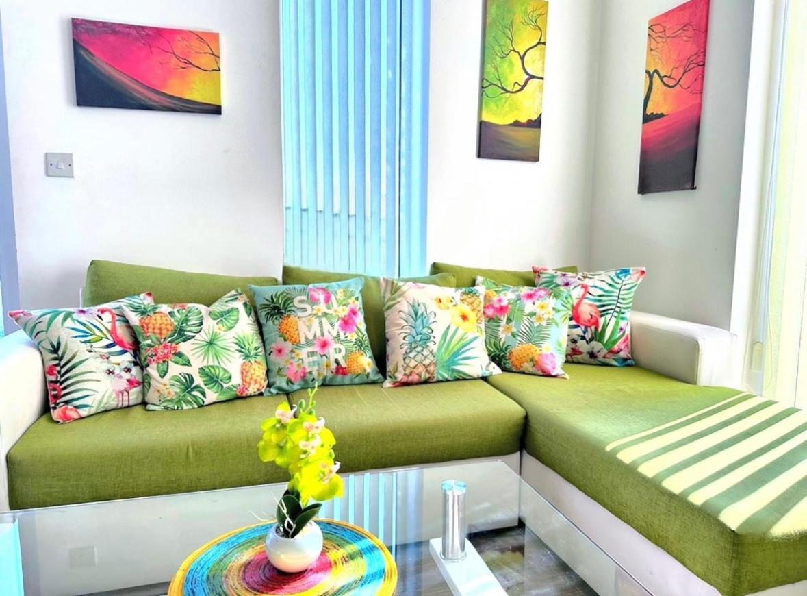 Spacious 2 Bed Flat Next To Elizabeth Line Appartamento Londra