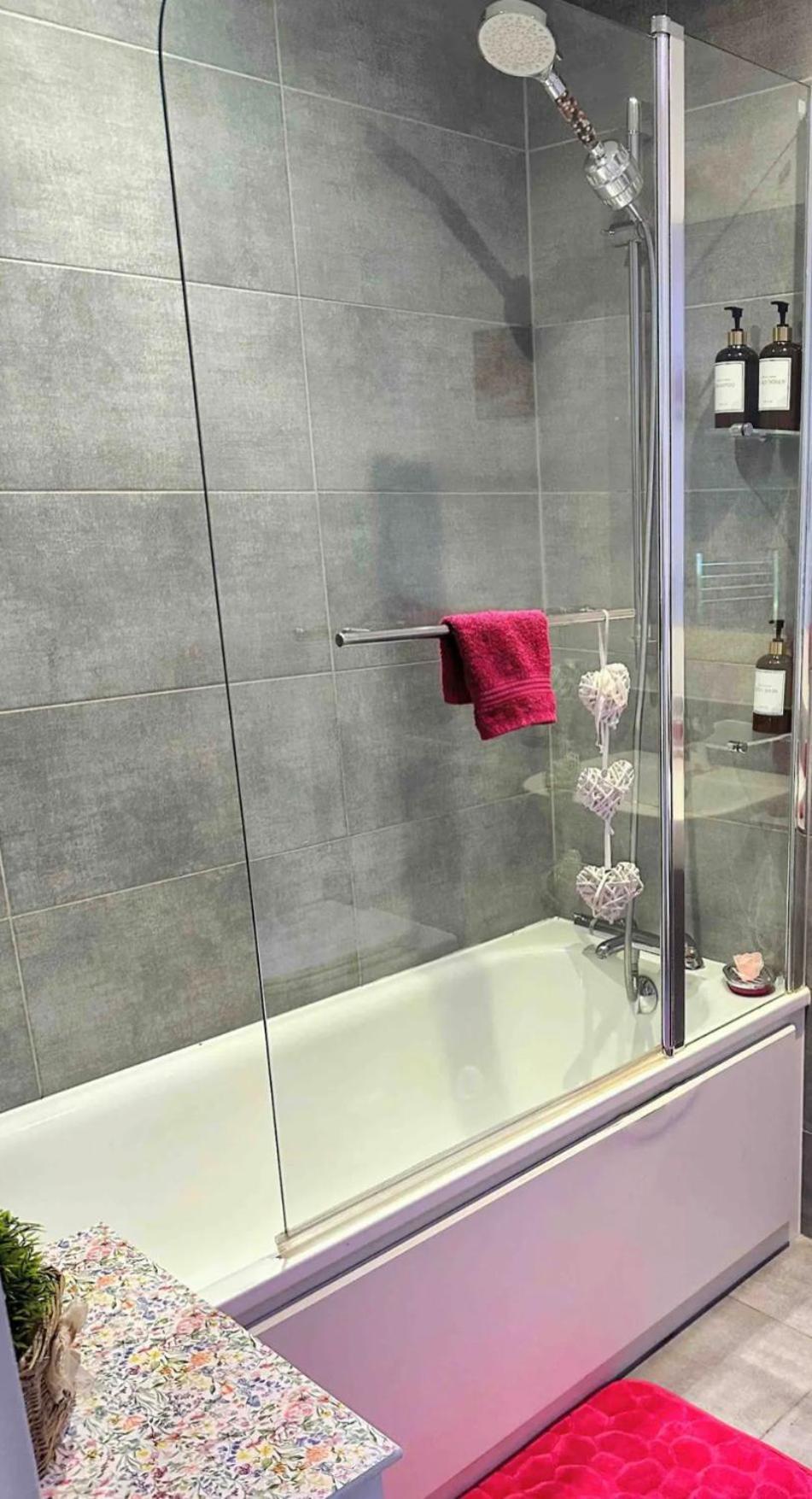Spacious 2 Bed Flat Next To Elizabeth Line Londra