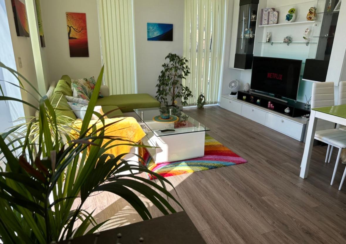 Spacious 2 Bed Flat Next To Elizabeth Line * Londra